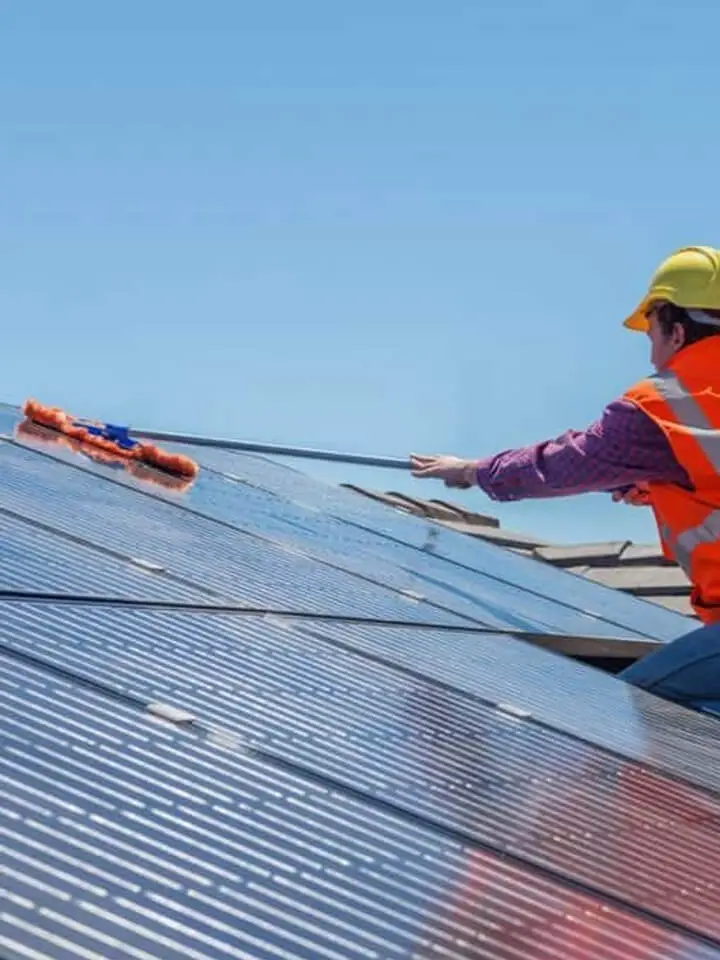 Nettoyage-de-vos-panneaux-solaires-photovoltaiques